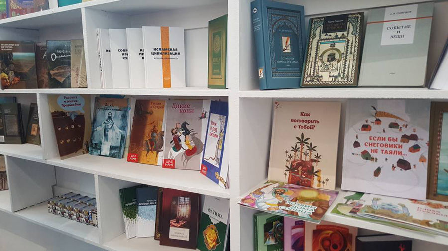 Книги издательства «САДРА» на национальном стенде «Книги России» на 30-ой Тегеранской международной книжной ярмарке.