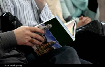Презентация на Тегеранской книжной ярмарке – книги посвященные Ирану и иранским традициям.